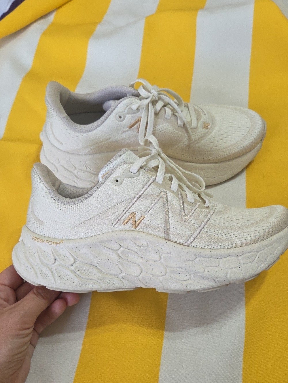 NWOT New Balance Women’s Cream Fresh Foam X More V4 Sneakers 7.5